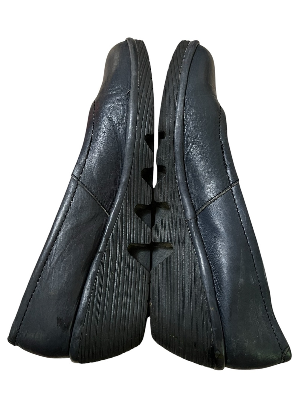 Fly London navy blue leather closed toe wedge pumps - Picture 6 of 9